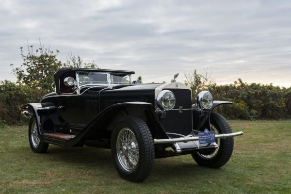 Конфигурация: задно предаване, двигател отпред
Двигател:  5.9-литров редови с 8 цилиндъра
Конски сили:  135 при 2600 об/мин 
Скоростна кутия: 3-Speed Manual
